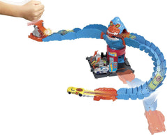 Hot Wheels Toy Car Track Set City Wreck & Ride Gorilla with 1:64 Scale Car, 3.3-ft Long Track, Connects to Other Sets