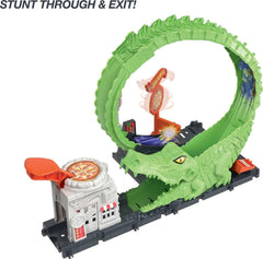 Hot Wheels Track Set with 1 Hot Wheels Car, Adjustable Track That Connects to Other Sets, Gator Loop Pizza Place Playset