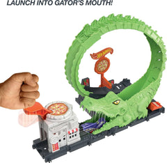 Hot Wheels Track Set with 1 Hot Wheels Car, Adjustable Track That Connects to Other Sets, Gator Loop Pizza Place Playset