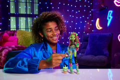 Monster High Venus Mcflytrap Fashion Doll With Pet Chewlian And Accessories For Ages 4+