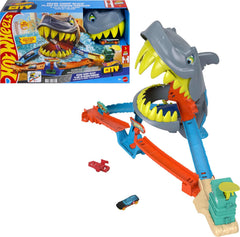 Hot Wheels City Shark Chomp Beach Playset with 1:64 Scale Die-Cast Vehicle for Kids Ages 4 Years & Up