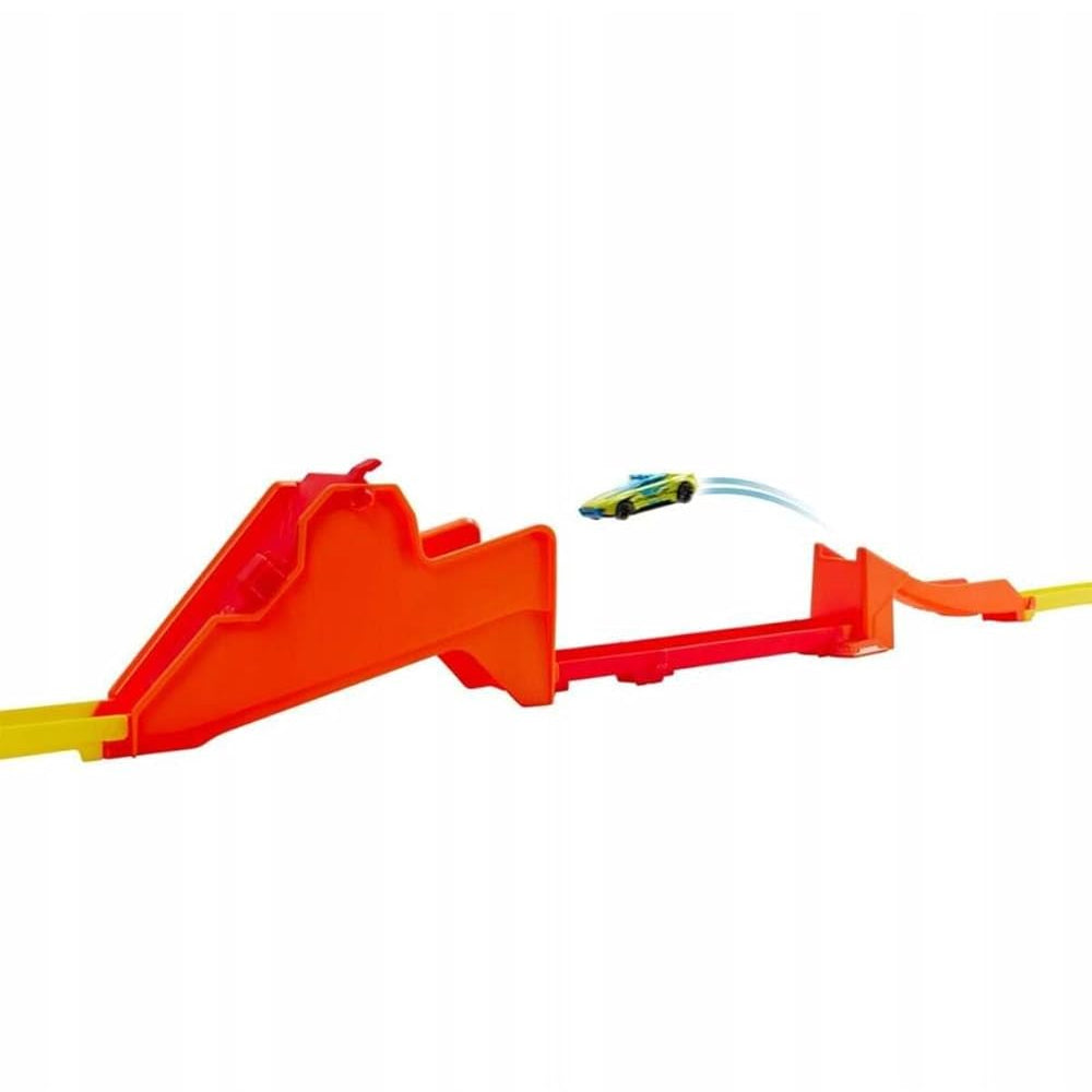 Hot Wheels Toy Car Track Set, Hot Ones Gravity Drop Playset & 1:64 Scale Die-Cast Vehicle, Essential Components for a Race Build with Easy Storage