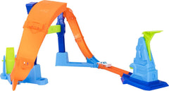 Hot Wheels Toy Car Track Set, Flip & Jump Through the Corkscrew Loop with a 1:64 Scale Toy Car, Speed Snap Track & Adapters, Compresses for Storage