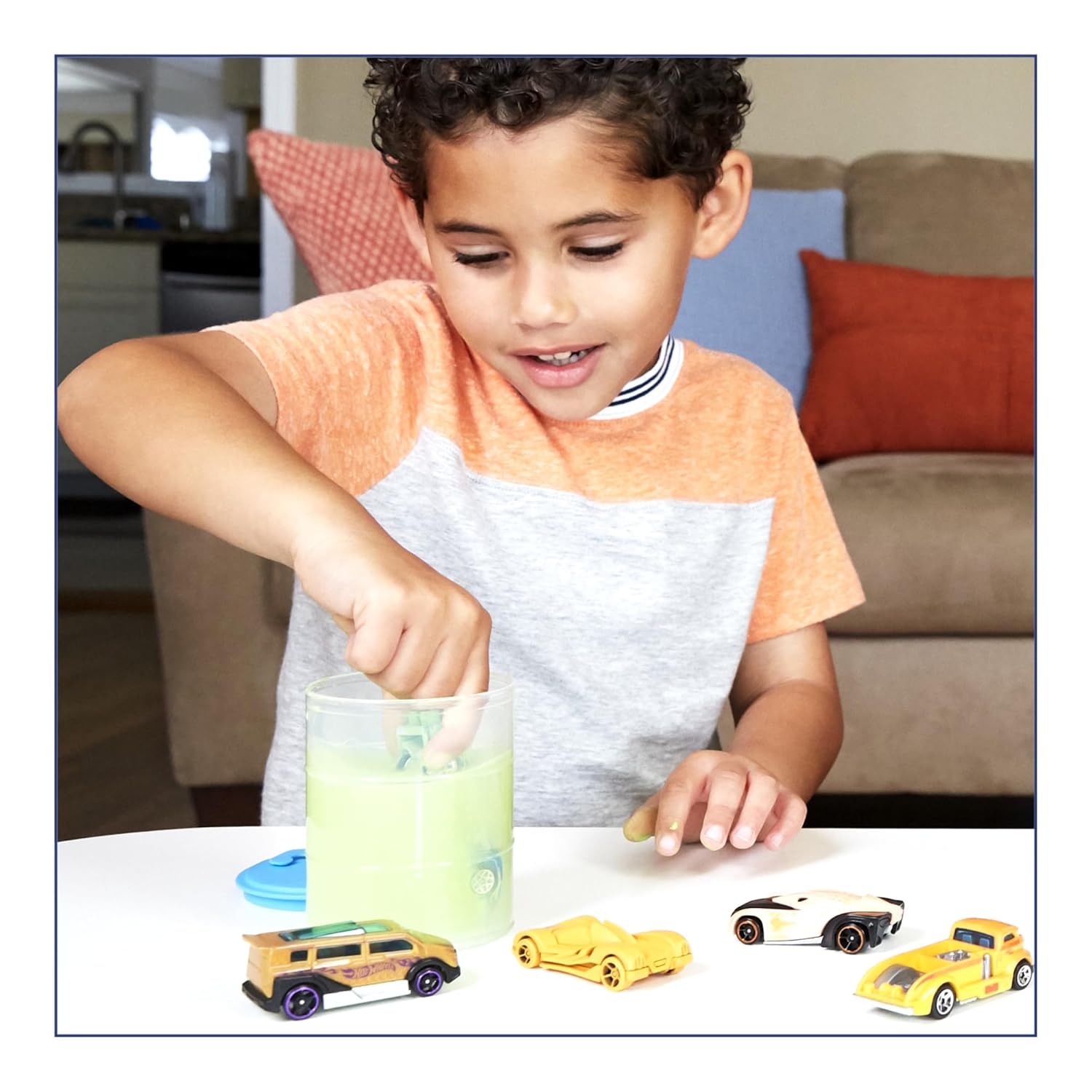 Hot Wheels Set of 2 Color Reveal Vehicles in 1:64 Scale with Surprise Initial Reveal & Repeat Color-Change Feature in Very Warm & ICY Cold Water (Design Styles May Vary)​