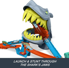 Hot Wheels City Shark Chomp Beach Playset with 1:64 Scale Die-Cast Vehicle for Kids Ages 4 Years & Up