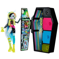 Monster High Frankie Stein Doll and Fashion Set, Skulltimate Secrets Neon Frights, Dress-Up Locker with 19+ Surprises for Kids Ages 5+
