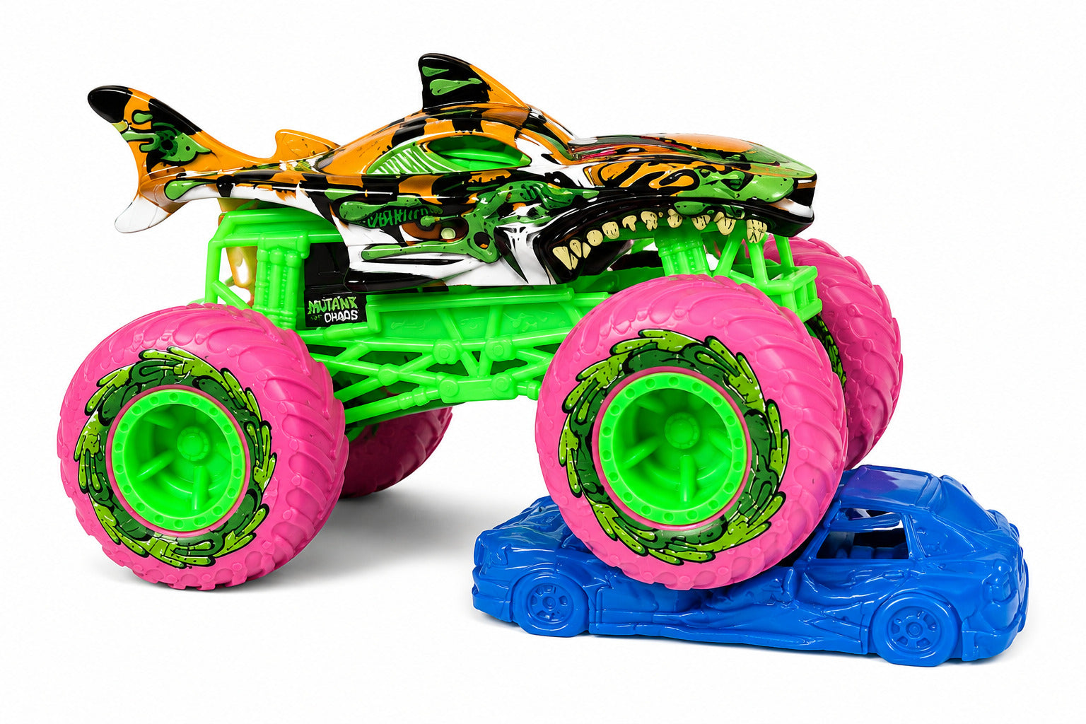 Hot Wheels 1:64 Scale Mutant Tiger Shark 2026 Monster Trucks Diecast Truck with Crushable Car for Ages 3+ (JHY58)