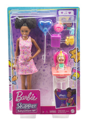 Barbie Skipper Babysitters Playset with Black Hair Skipper Doll, Color-Change Baby Doll, High Chair & Party-Themed Accessories for Kids Ages 3 Years & Up