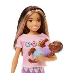 Barbie Skipper Babysitters Doll & Accessories Set with Two Tone Hair Skipper Doll with Baby Figure and 5 Accessories for Kids Ages 3+