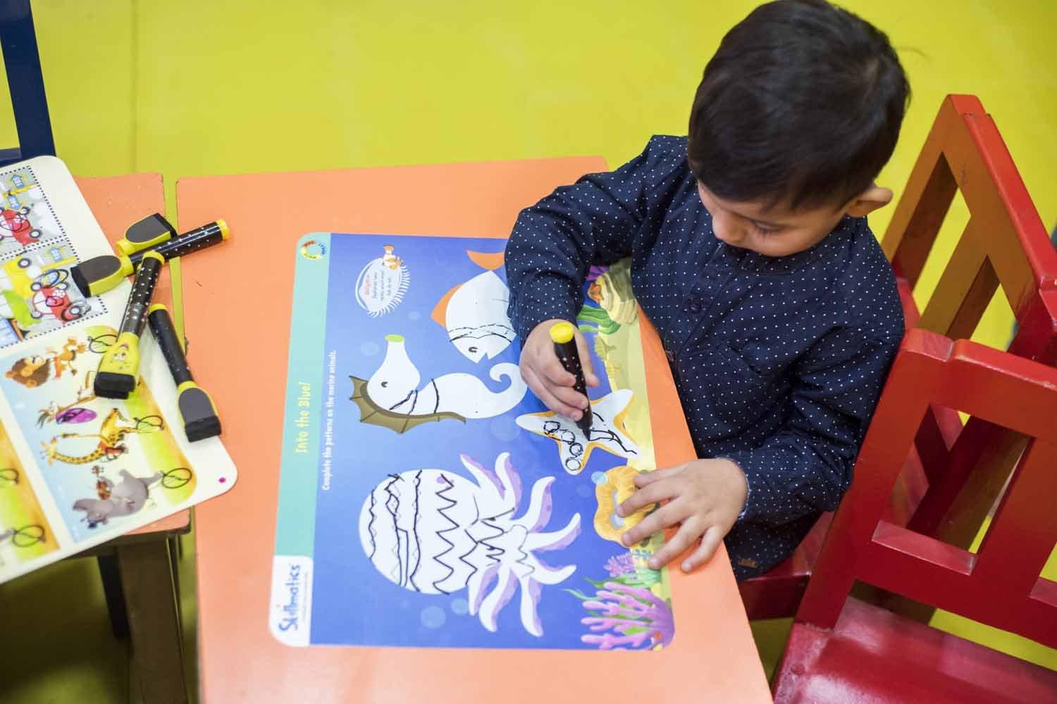 Skillmatics Animal Kingdom (3-6 Years)/ Reusable Activity Mats/ Educational Game with 2 Marker Pens/ Gifts for Kids