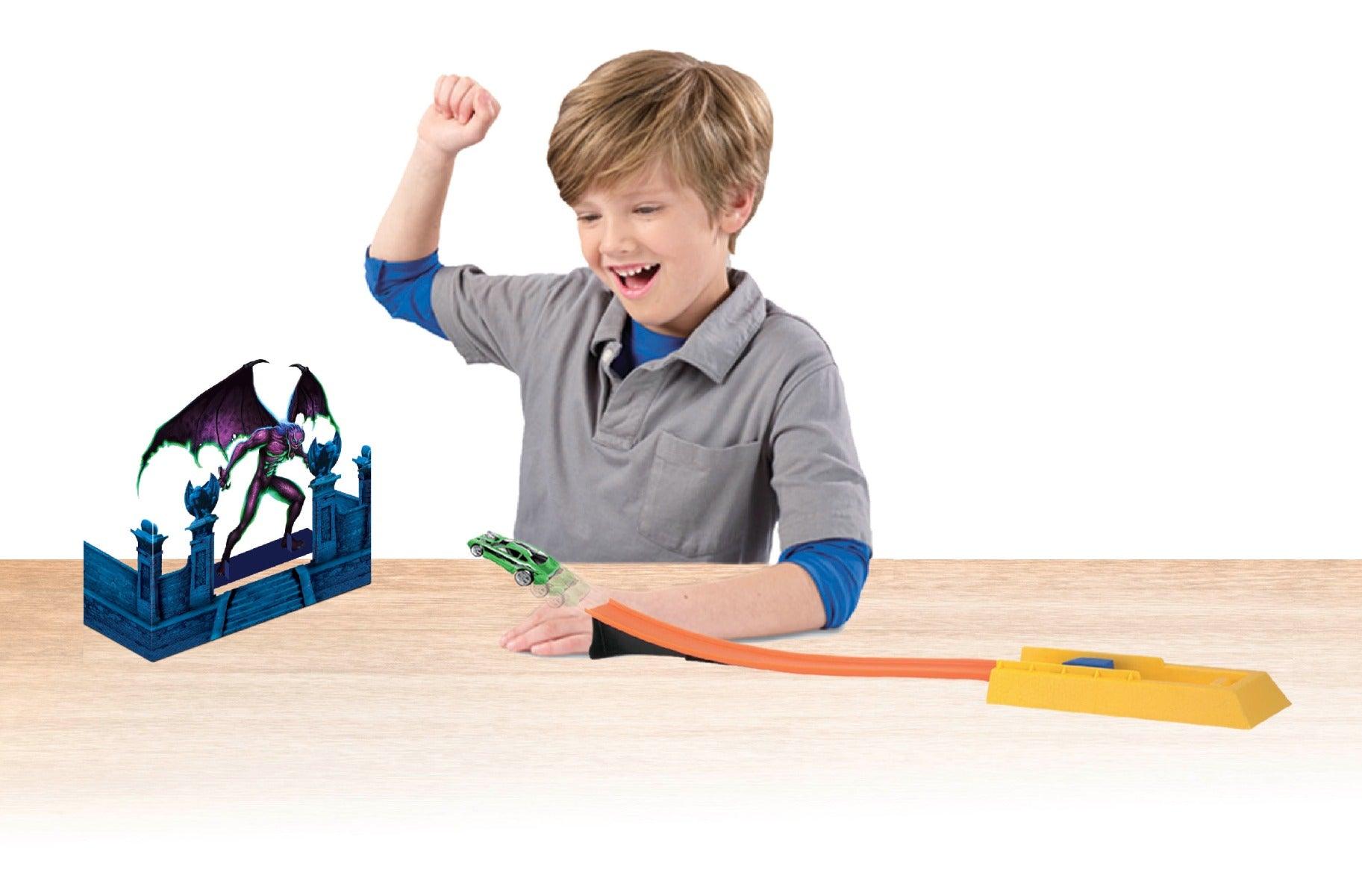 Hot Wheels Space Bat Rampage Trackset includes 1 Die-Cast Car
