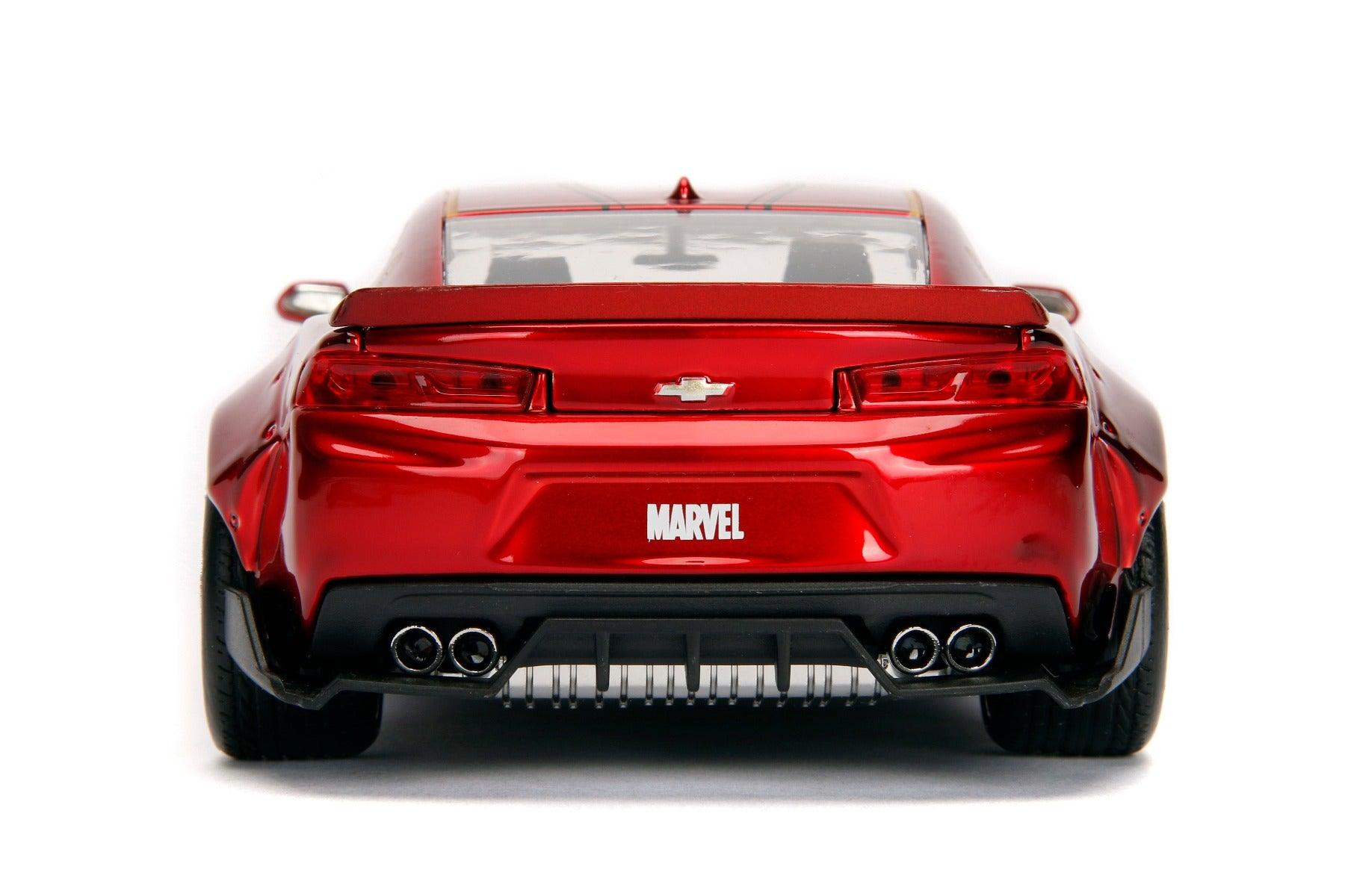 Jada Toys Diecast Hollywood Rides 1:24 2016 Chevy Camaro SS Car with Ironman Action Figure