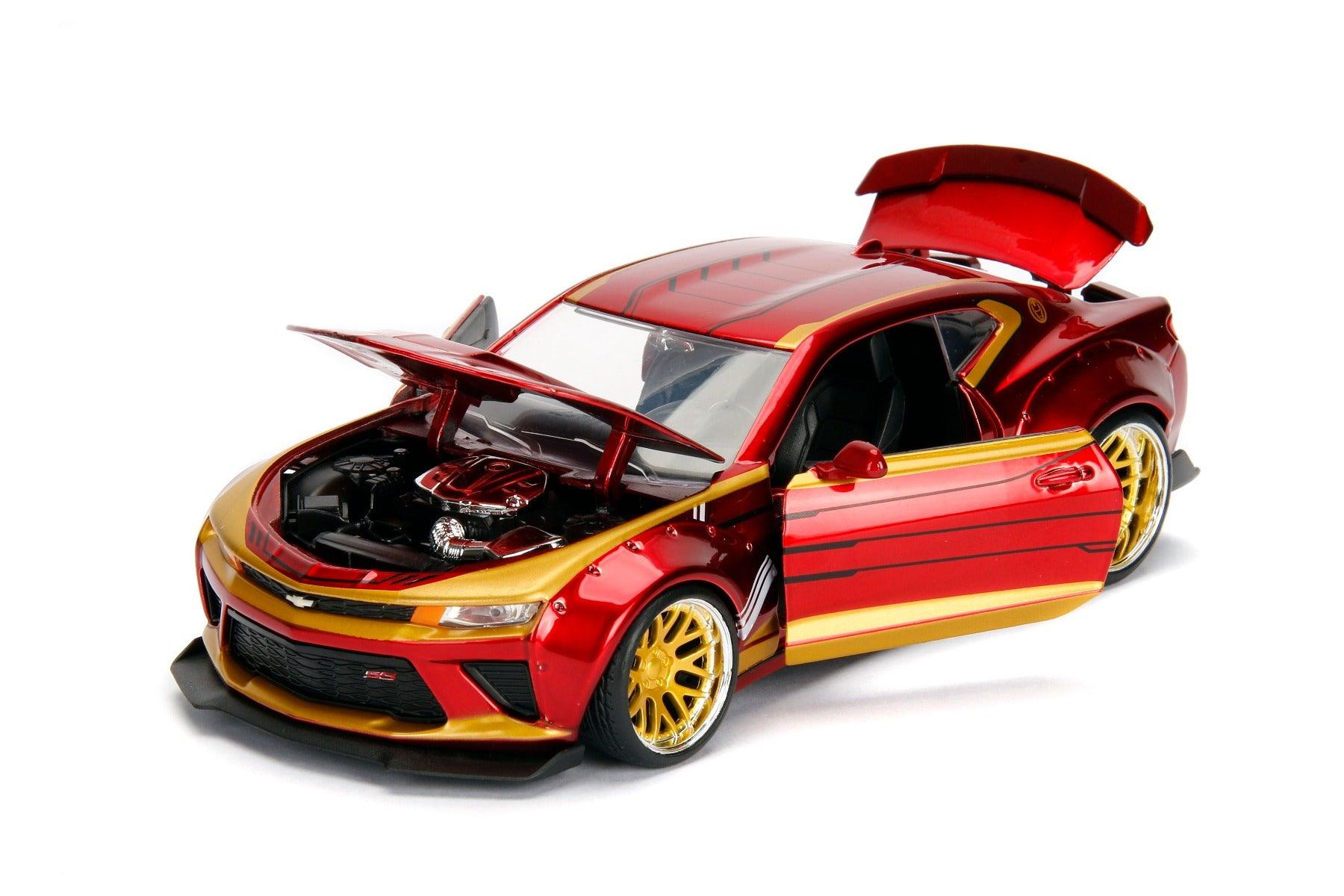 Jada Toys Diecast Hollywood Rides 1:24 2016 Chevy Camaro SS Car with Ironman Action Figure