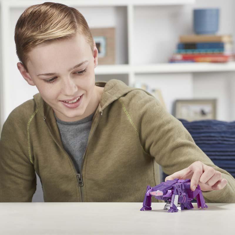 Transformers Cyberverse Action Attackers: 1-Step Changer Shockwave Action Figure -Repeatable Shock Blast Action Attack